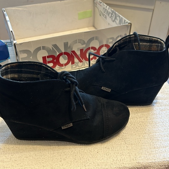 Black wedge style ankle boots - Picture 3 of 4